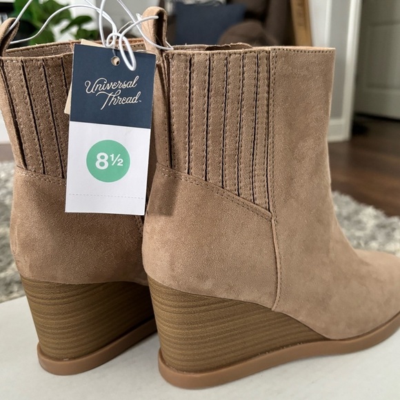 Universal Thread Wedge Heel Zip Ankle Boot Size 8.5 Faux Tan Suede Memory Foam - Picture 5 of 7